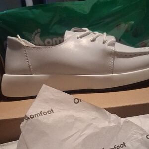 ORTHOCOMFOOT Women’s White Casual Shoes Size 10 – New in Box